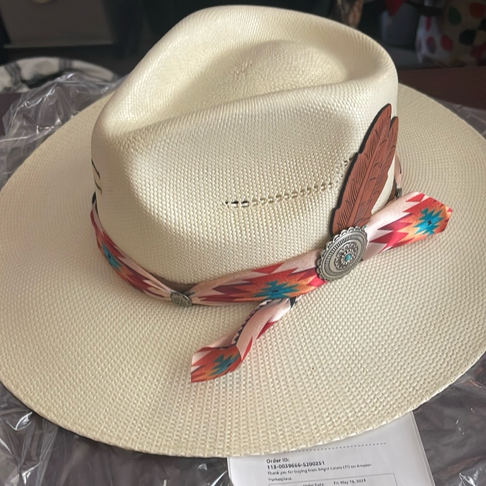 Elegant Cream Women's Hat with Feather and Patterned Band